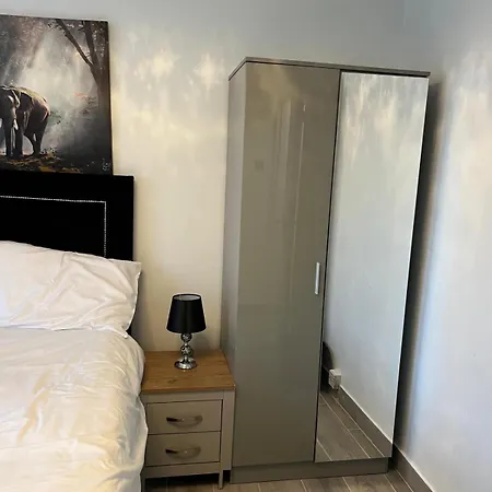 Beautiful 2-Bedroom In Grays Close To Lakeside Exterior photo