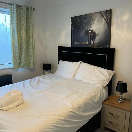 Beautiful 2-Bedroom In Grays Close To Lakeside Exterior photo