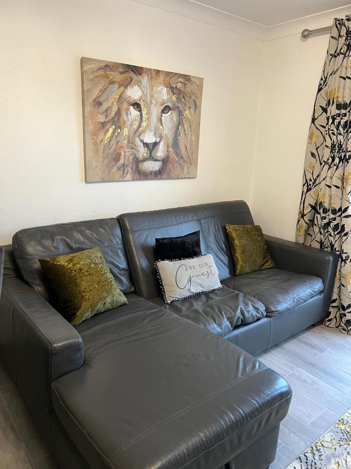 Beautiful 2-bedroom In Close To Lakeside Appartement