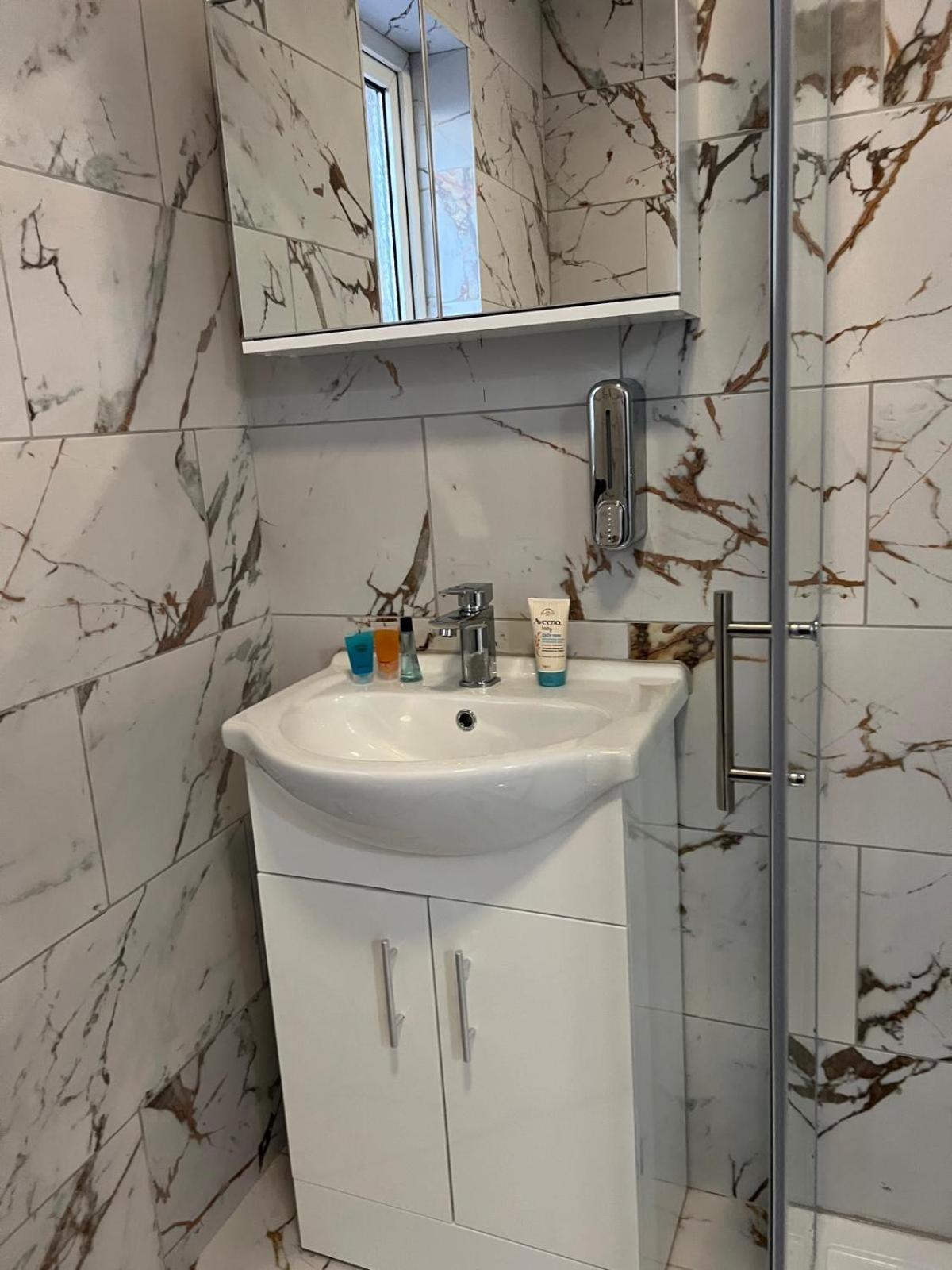 Beautiful 2-bedroom In Close To Lakeside * Grays